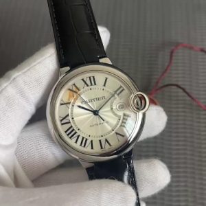 AF Quality! Natural Light Photography! Cartier Ballon Bleu 42mm Series. Large three-hand white dial with black leather strap, Seagull 2824 mechanical movement, 5-layer fish-eye sapphire crystal, rounded and elegant, exuding noble elegance. [Case] Watch dimensions: 42mm x 13mm. 316L stainless steel case meticulously polished by AF watchmakers, radiating brilliant luster!